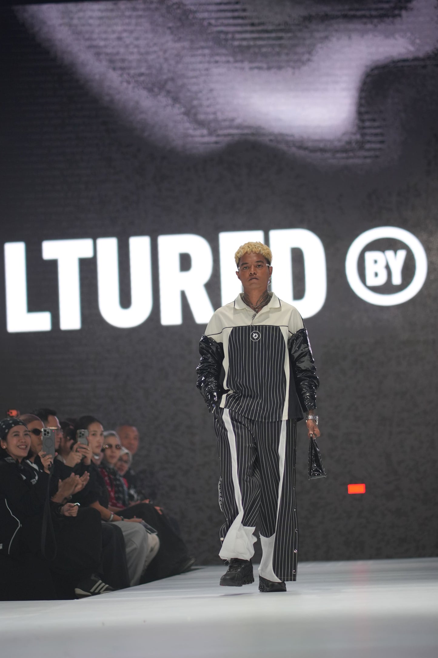 STRIPES TRACKPANTS WITH SNAP BUTTON